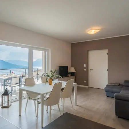 Blooms By The By Rent Apartment Gera Lario