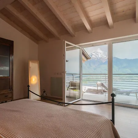 Apartment Blooms By The By Rent Gera Lario