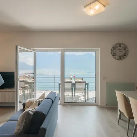 Blooms By The By Rent * Gera Lario