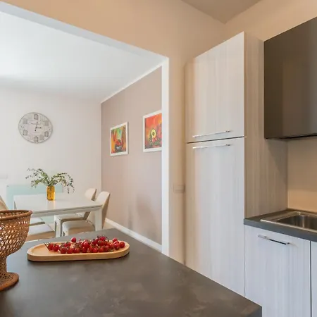 Blooms By The By Rent Gera Lario