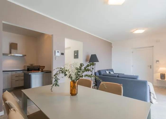 Blooms By The By Rent * Джера-Ларио