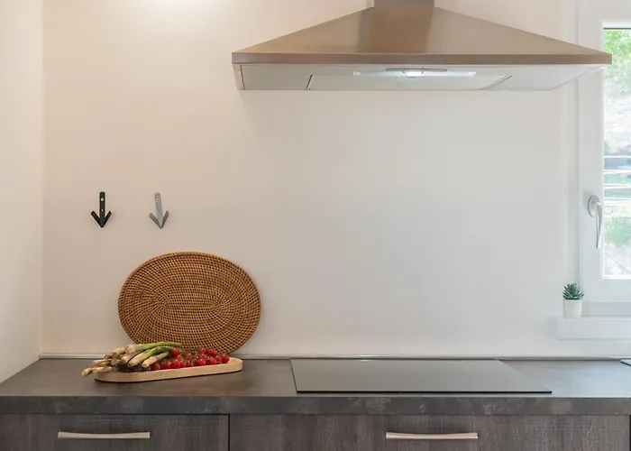 Blooms By The By Rent Джера-Ларио