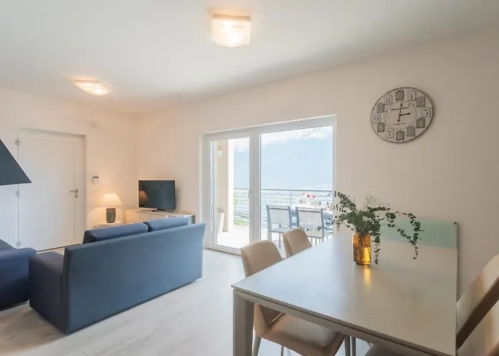 Blooms By The By Rent * Джера-Ларио