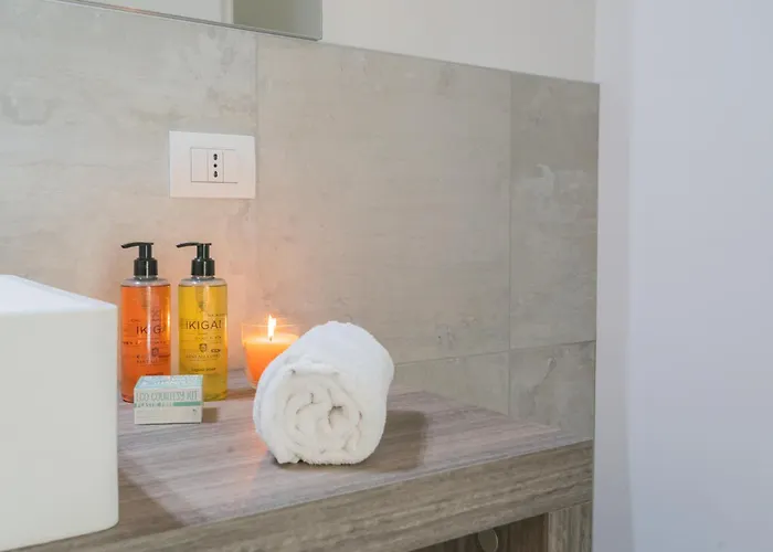 Blooms By The By Rent * Джера-Ларио