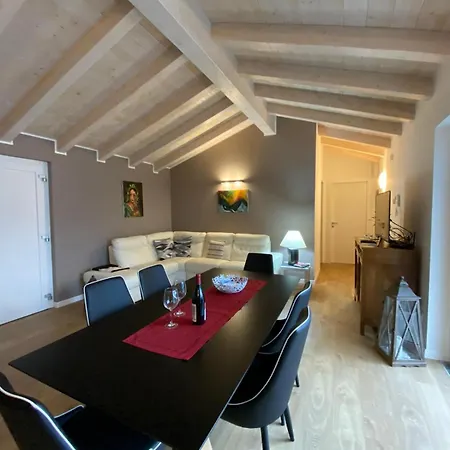 Apartment Blooms By The Gera Lario