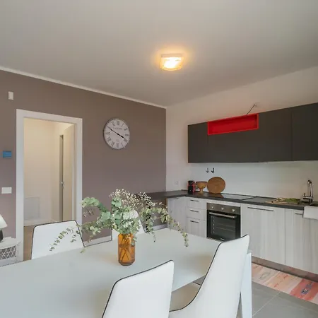 Daire Blooms By The By Rent Gera Lario