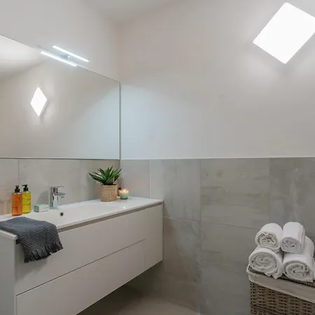 Blooms By The By Rent *