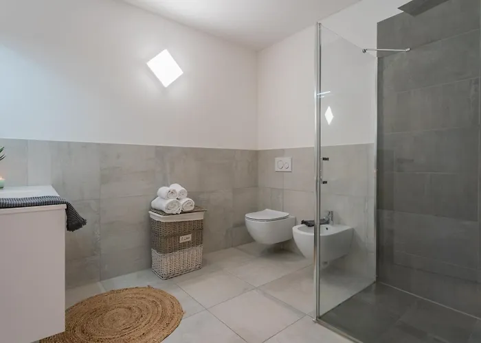 Апартаменты Blooms By The By Rent