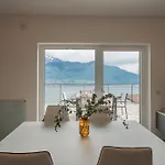 Blooms By The Lake Апартаменты